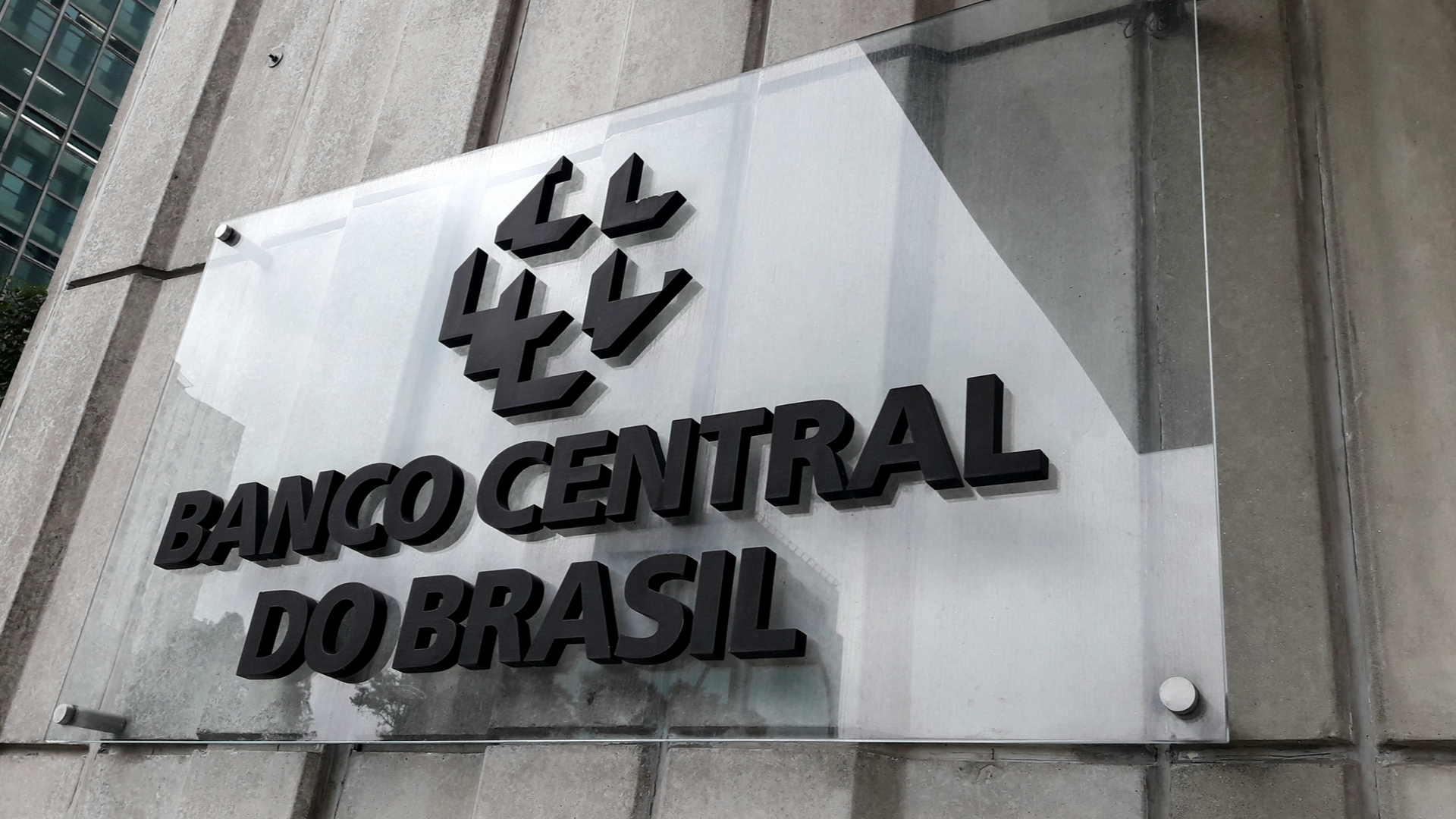 Focus está de volta! Com o fim da greve dos servidores, Banco Central retoma publicações — que estavam suspensas desde abril