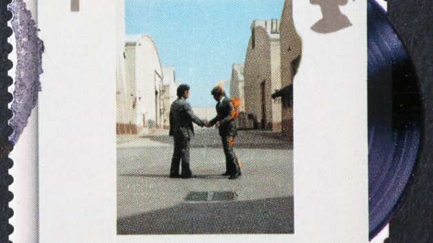 Capa do disco "Wish you were here", do Pink Floyd, em um selo