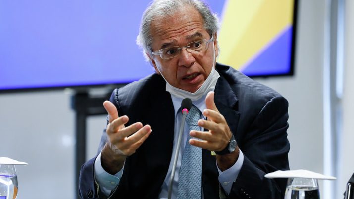 Ministro da Economia, Paulo Guedes, fala em Brasília, em 28 de abril