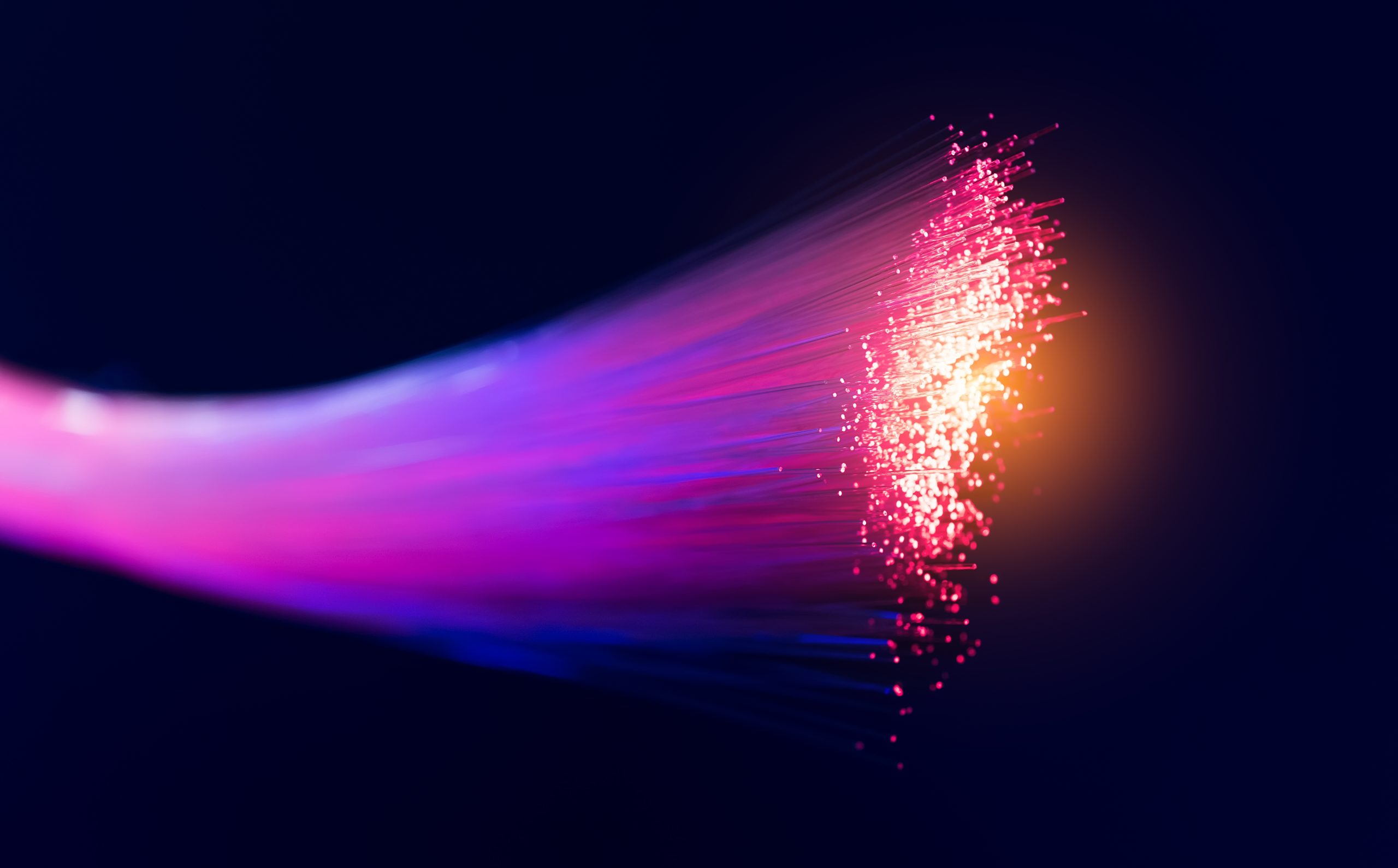 Fibra ótica / óptica vai encarecer internet no Brasil