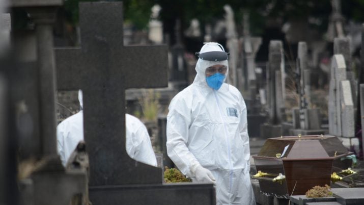 Rio de Janeiro. Abril de 2020. Sepultamento de vítimas da Covid-19.