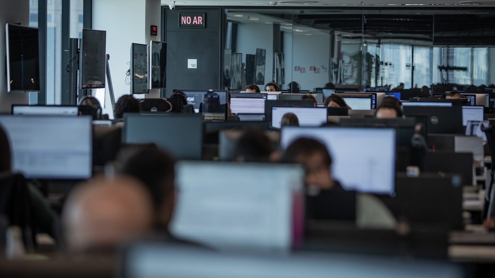 Trabalhadores no escritório da Empiricus