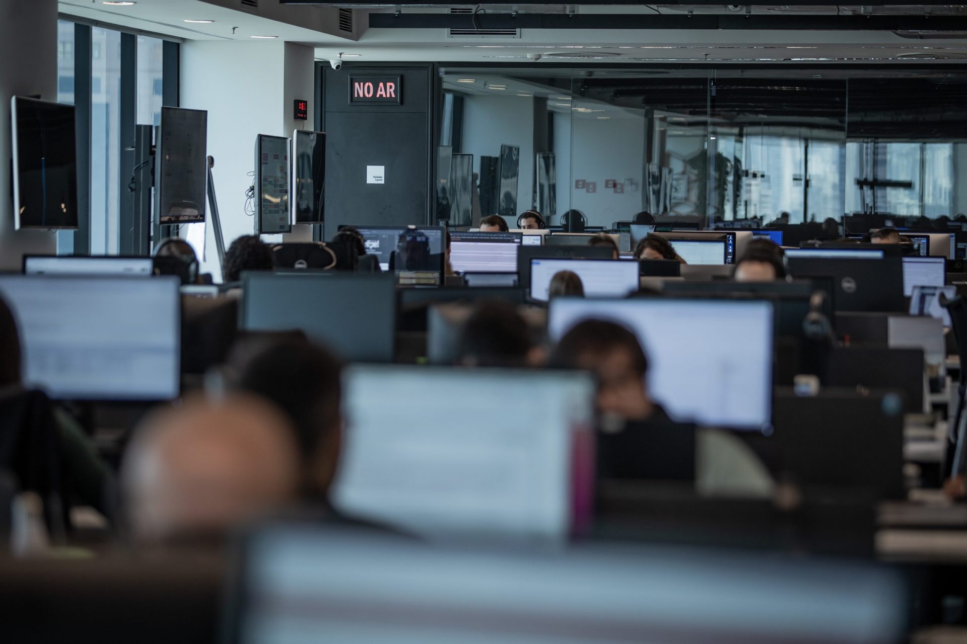 Trabalhadores no escritório da Empiricus