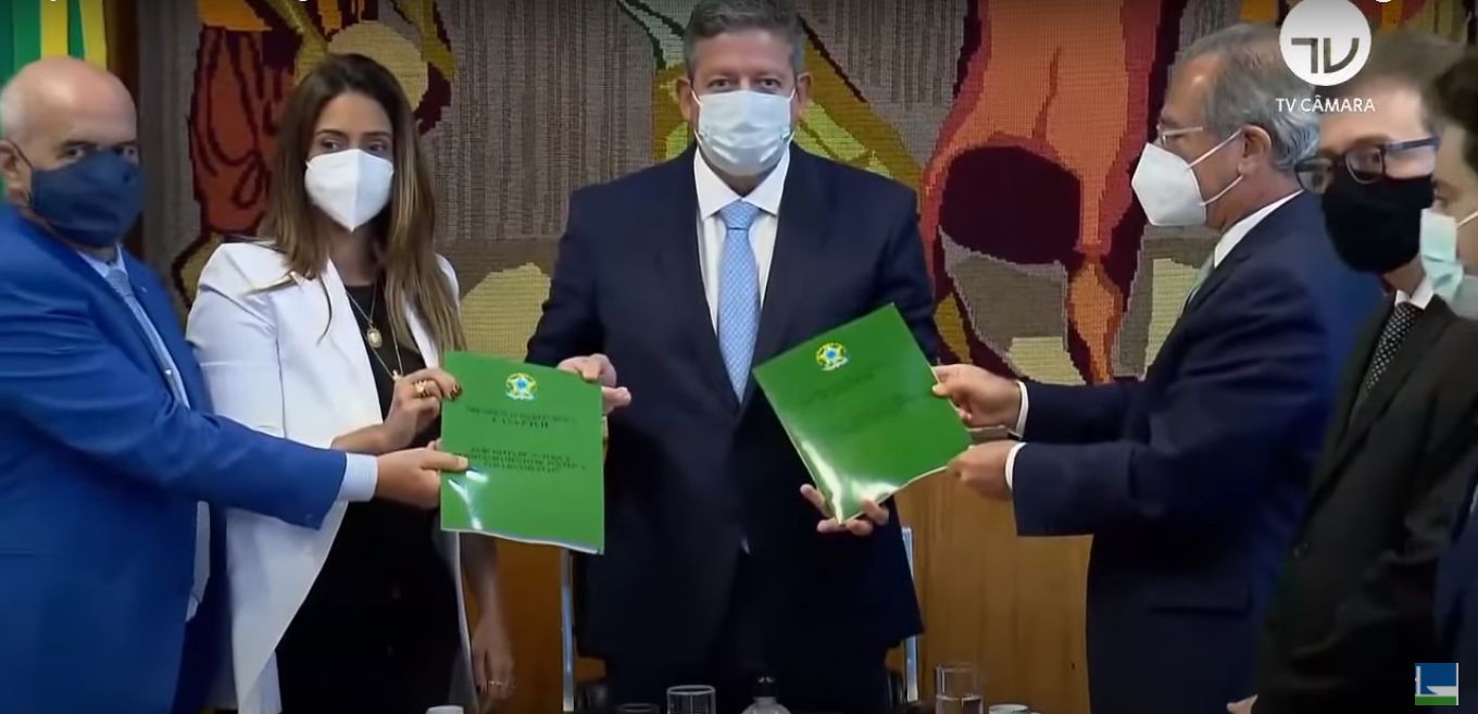 Ministro Paulo Guedes entrega proposta de reforma do IR ao presidente da Câmara, Arthur Lira