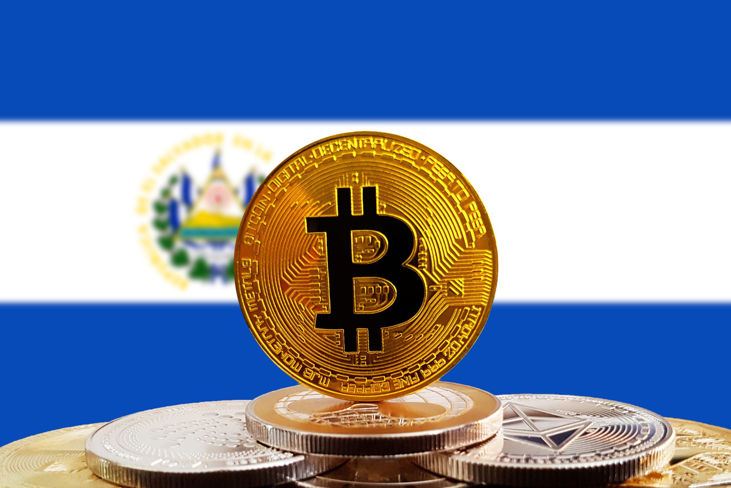 El Salvador se torna primeiro país a adotar bitcoin como moeda