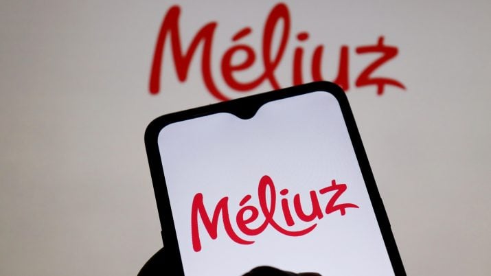 Celular com logo da Méliuz na tela branca