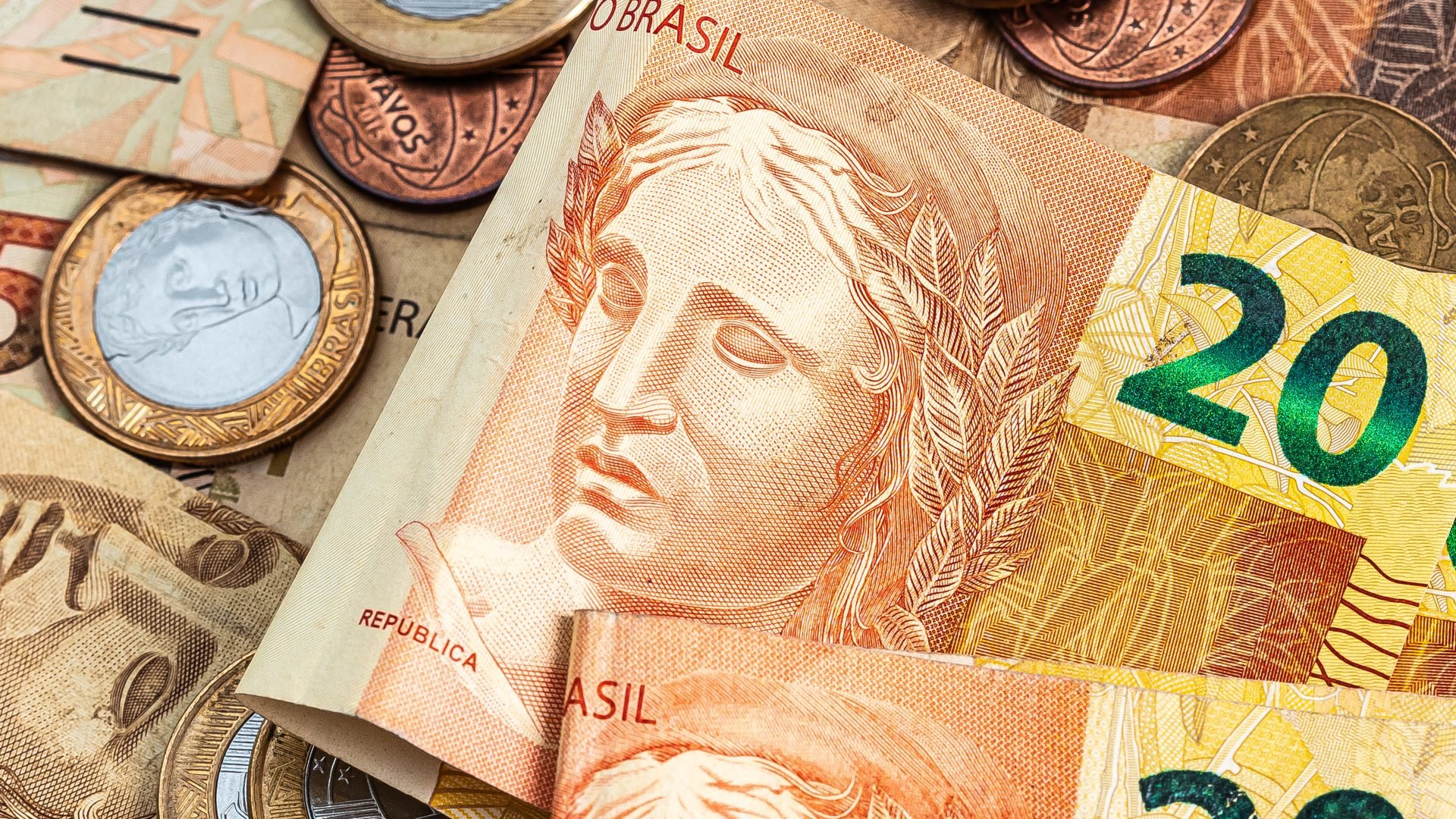 Dinheiro esquecido no Banco Central chega a cifras milionárias em real