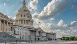 Missão de senadores brasileiros chega a Washington para tentar conter tarifaço dos EUA