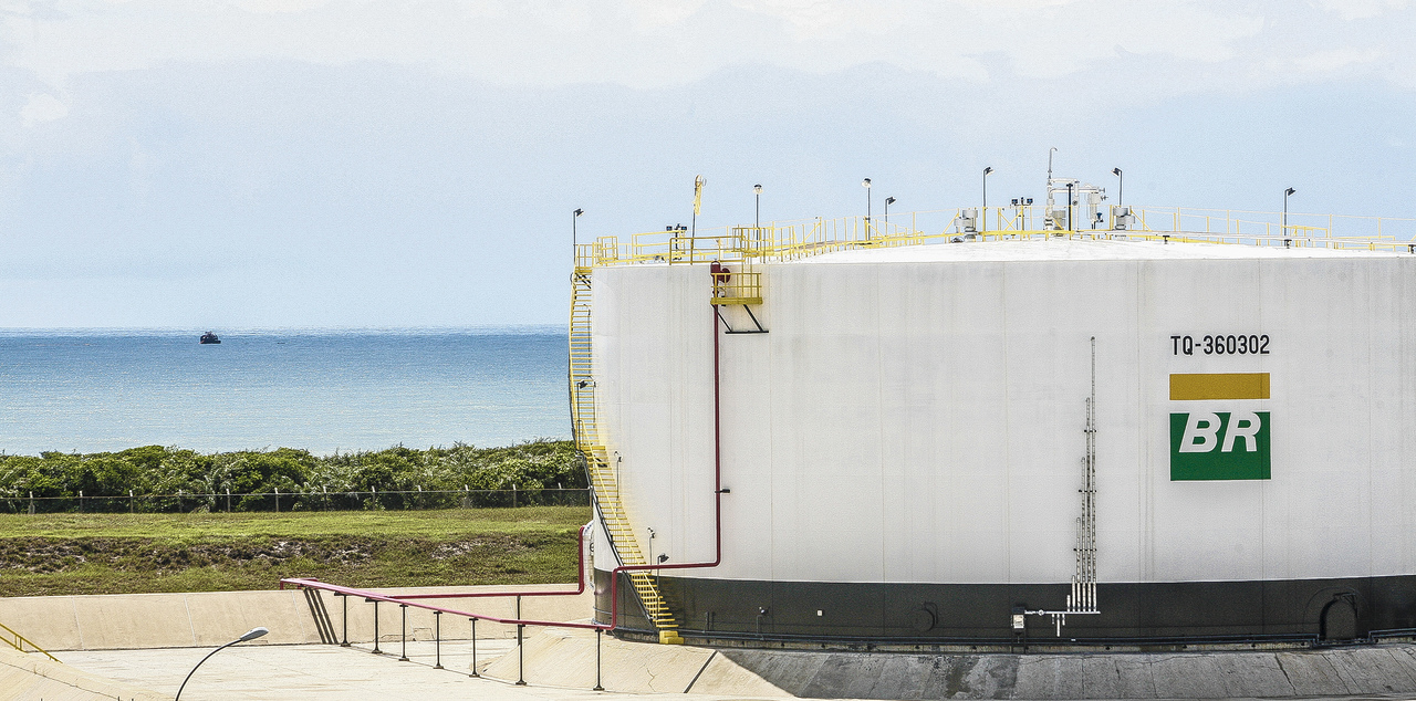 Tanque de combustível com o logo da Petrobras