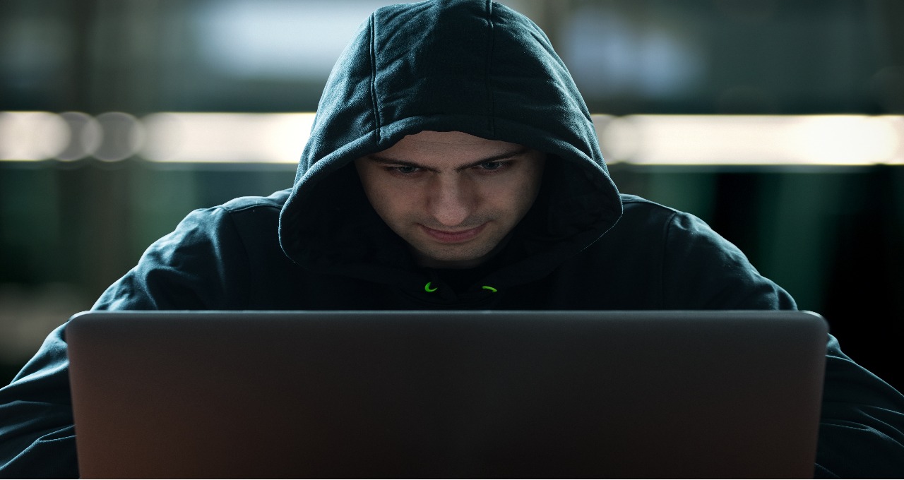 Homem no computador