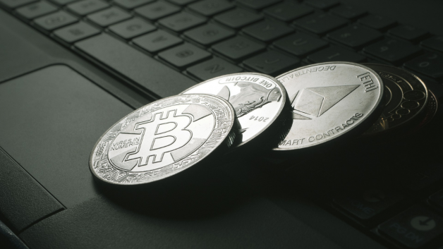 Bitcoin (BTC) subiu 40% em outubro, mas ethereum (ETH) e polkadot (DOT) são destaques do dia; confira o mercado de criptomoedas hoje