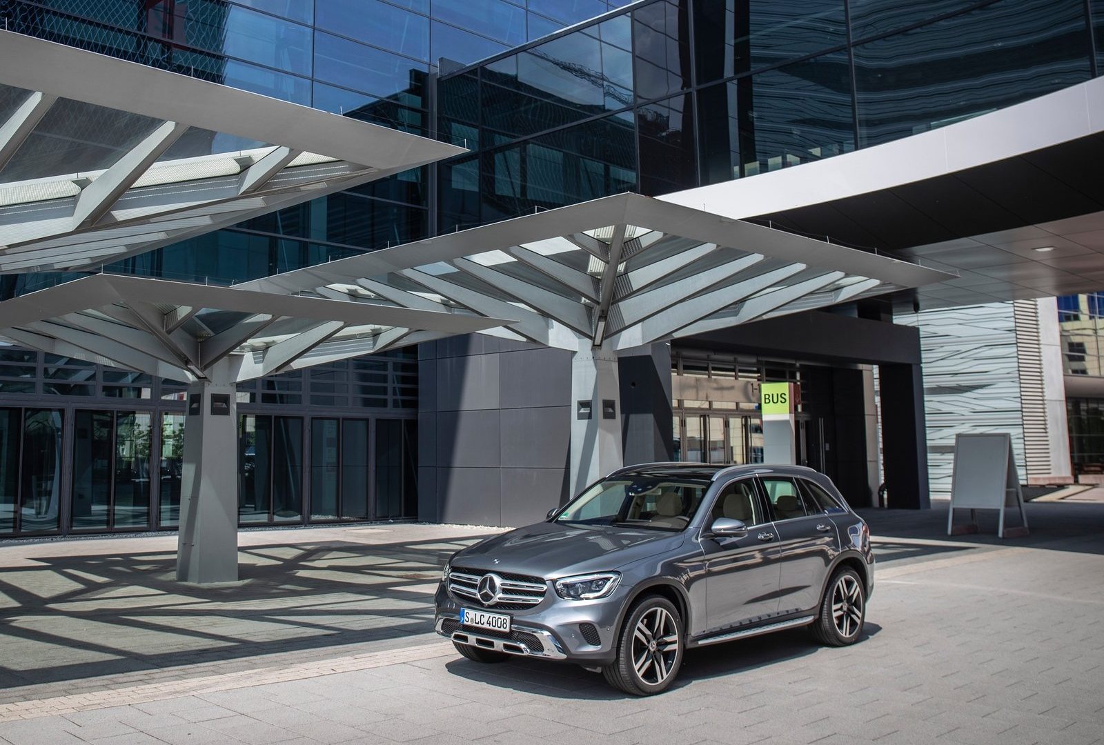 Mercedes-Benz-GLC200