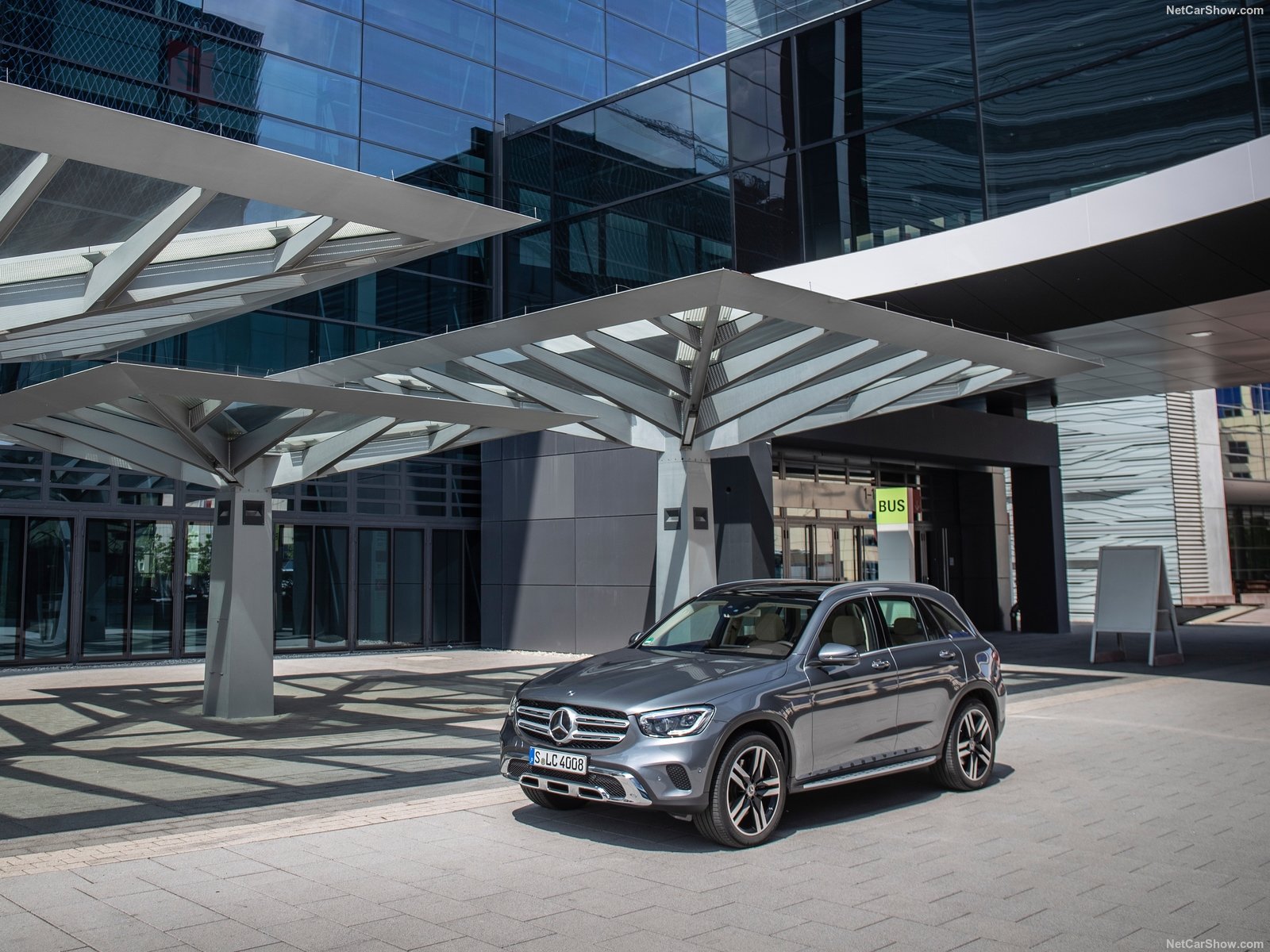 Mercedes-Benz-GLC200