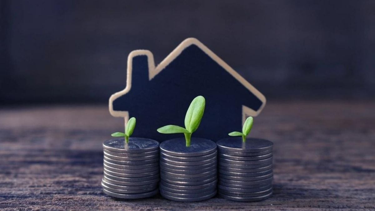 Desenho da frente de uma casa com moedas | Fundos imobiliários, FIIs, dividendos