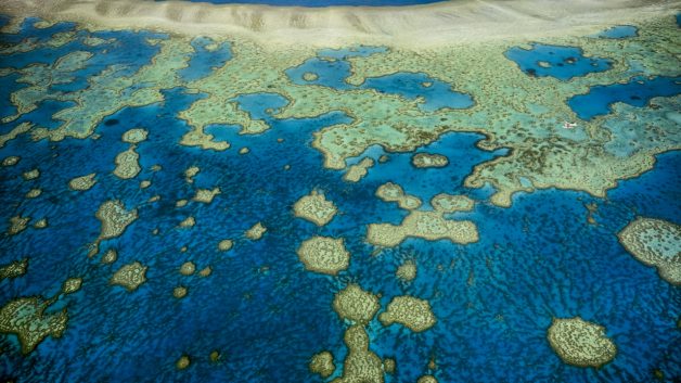 Vista aérea da Grande Barreira de Corais, na Austrália | Embraer