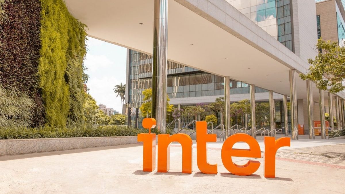 Fechada do Banco Inter (BIDI11) com o logo do banco em letras laranjas