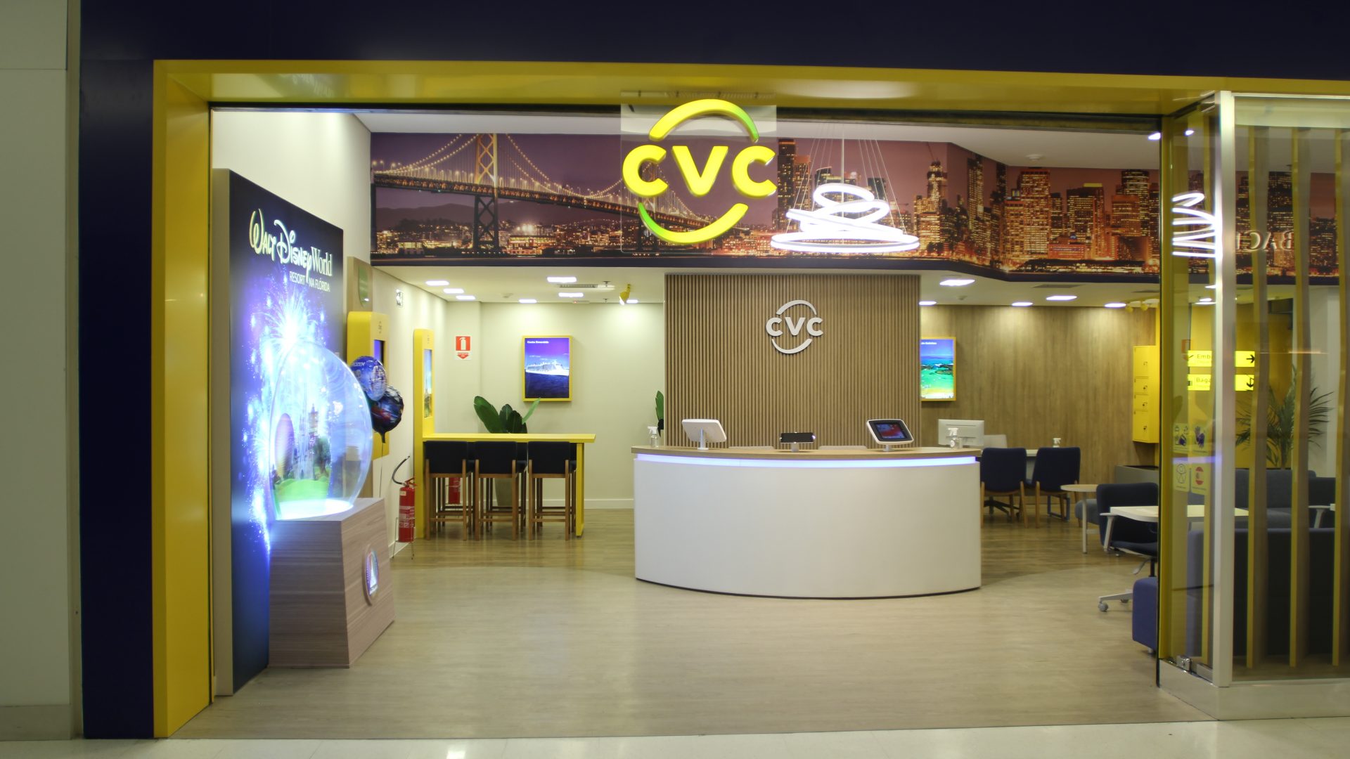 Fachada da loja CVC Corp