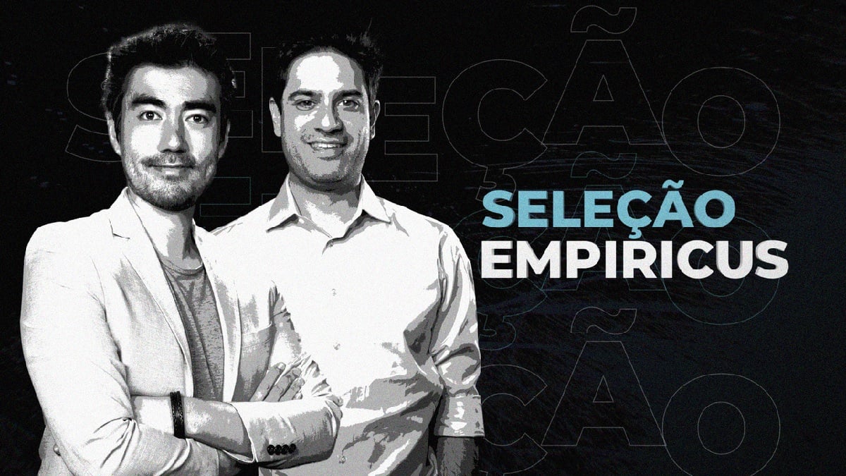 Arte para divulgação do Seleção Empiricus. Victor Aguiar e João Piccioni, apresentadores do programa, aparecem em preto e branco sob um fundo preto
