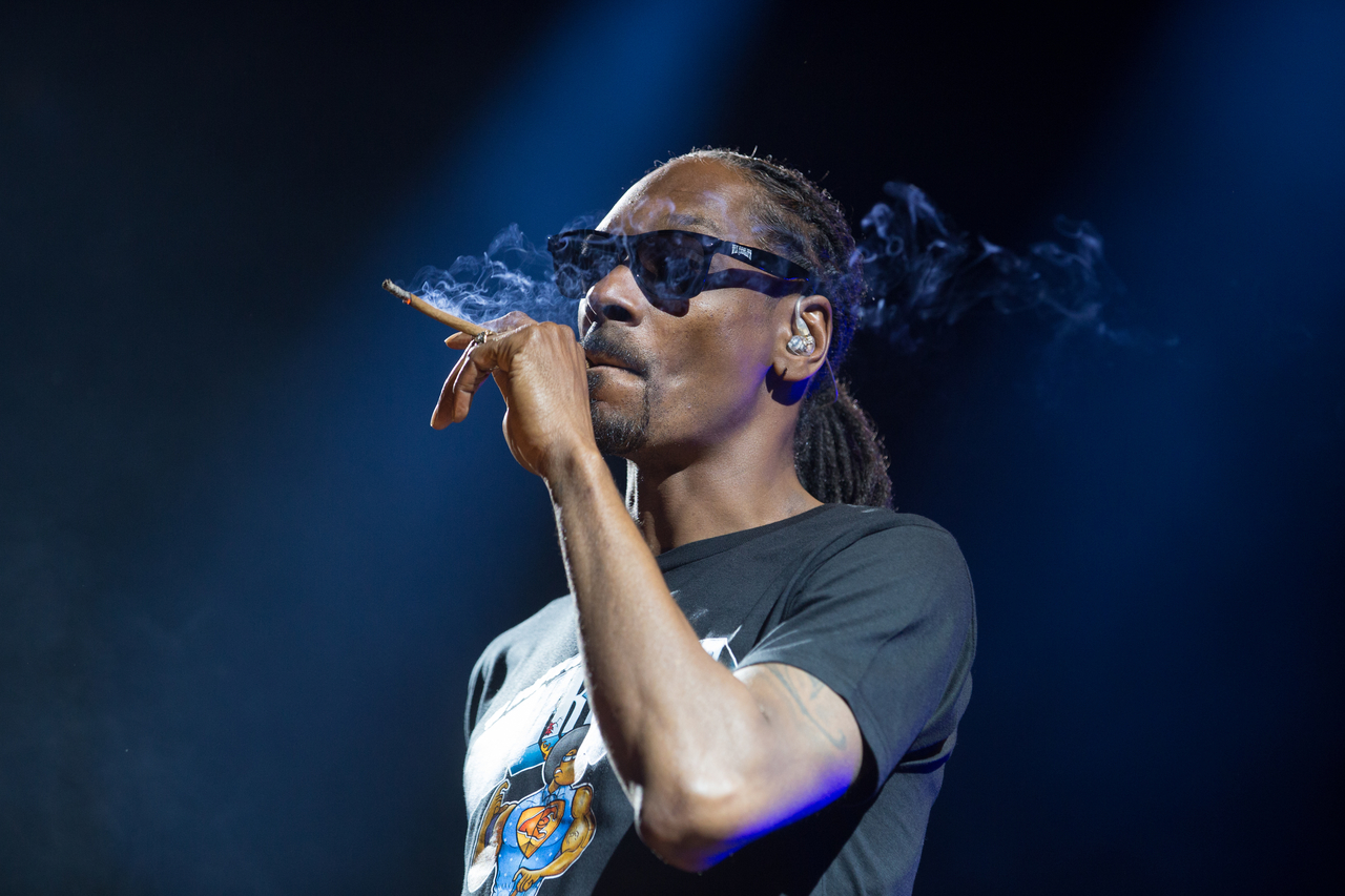 Snoop Dogg fumando