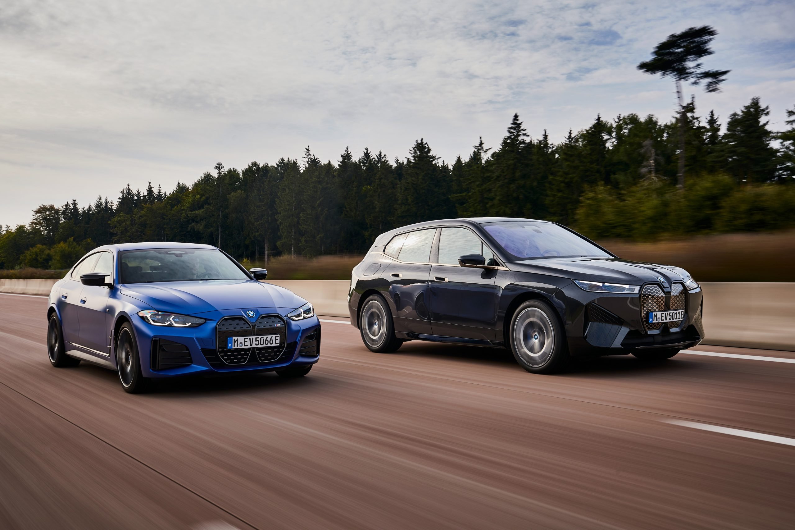 O primeiro BMW iX e o primeiro BMW i4