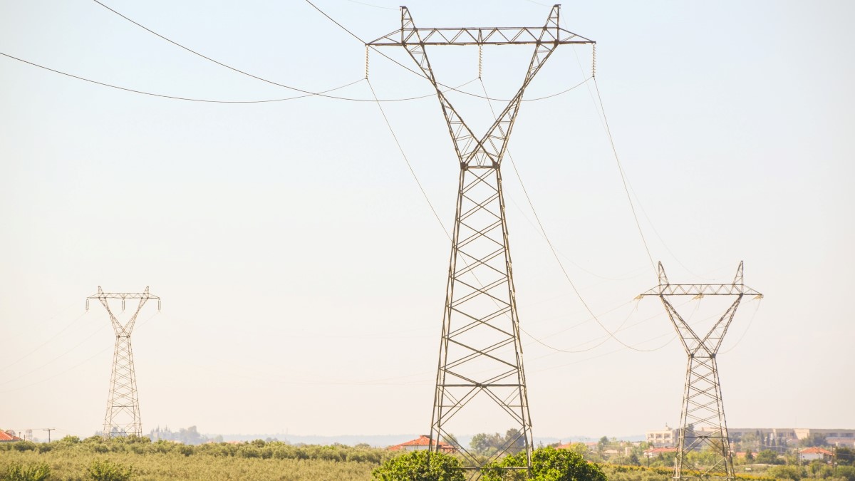 Torres de transmissão de energia elétrica taesa taee11 auren aure3 equatorial eqtl3 setor elétrico