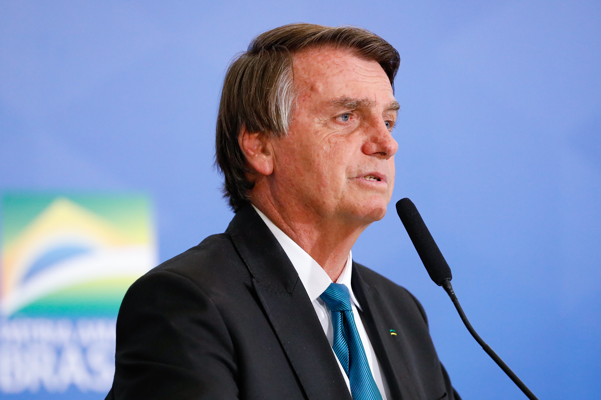 Fogo amigo: Em evento oficial, Bolsonaro diz que vai na contramão do que Guedes fala