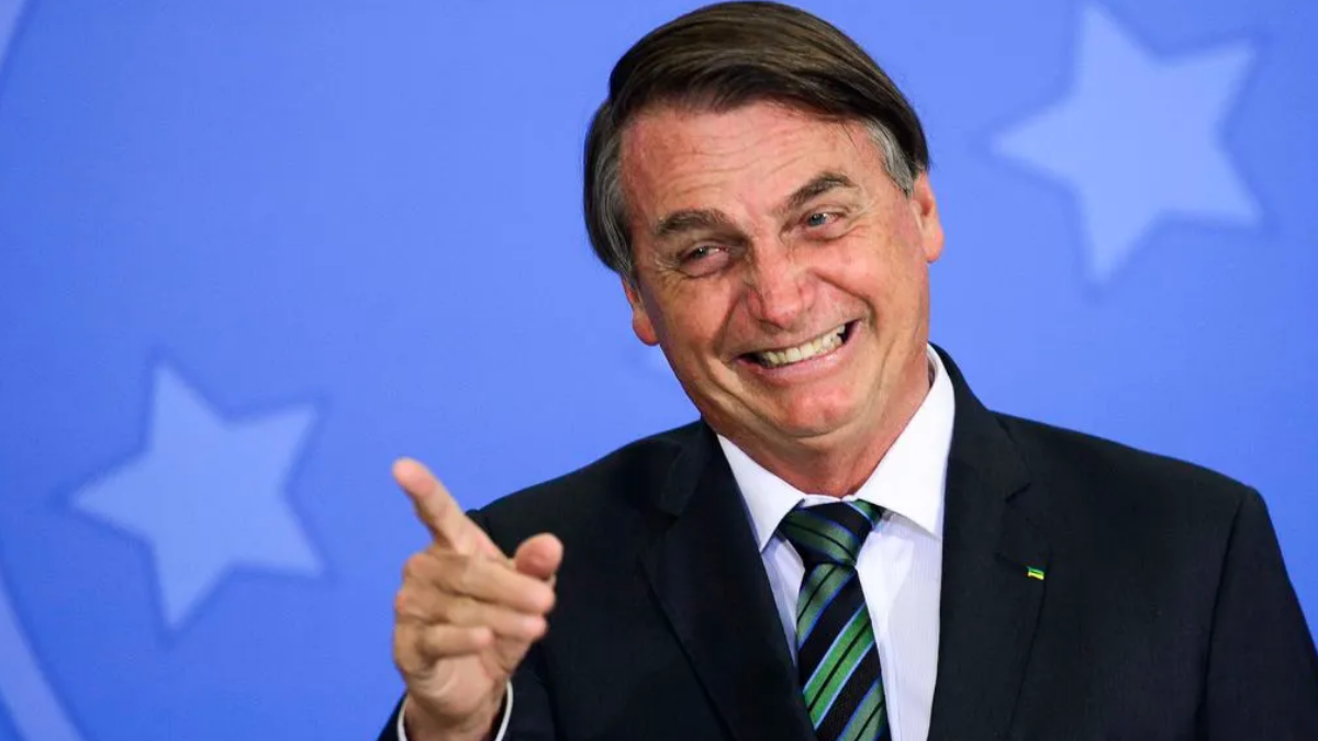 Em meio a escândalo das joias, Bolsonaro vai ao dentista em Goiânia