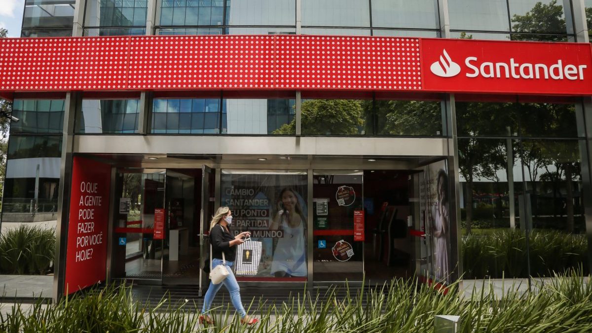 Por que o aluguel de 28 agências do Santander está gerando apreensão no  setor imobiliário? - NeoFeed