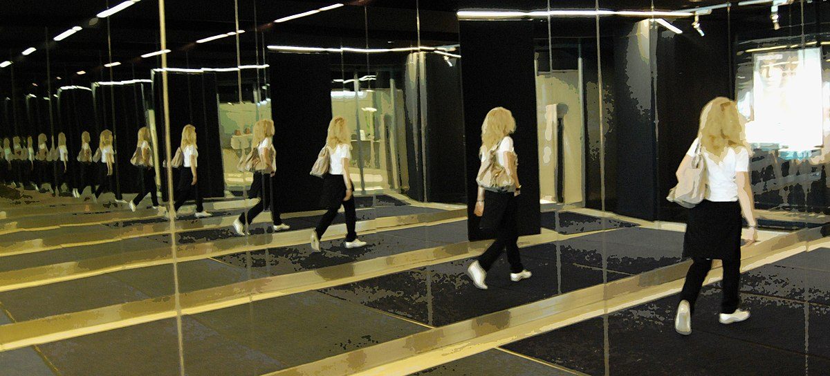 Sala dos espelhos infinitos