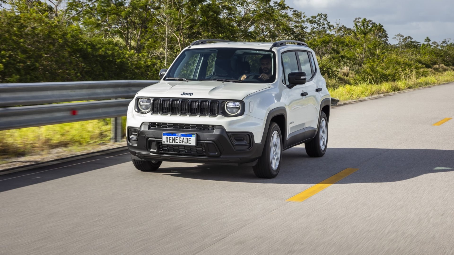 Carro Jeep Renegade na estrada