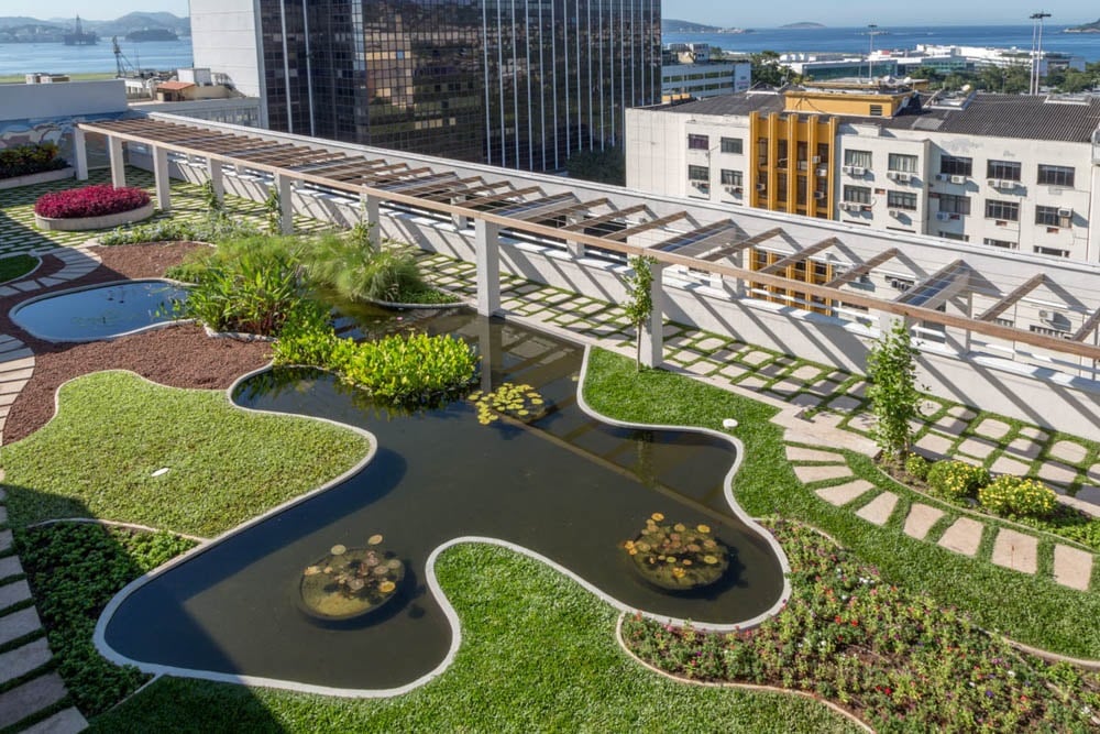 O terraço do jardim do IRB Brasil RE