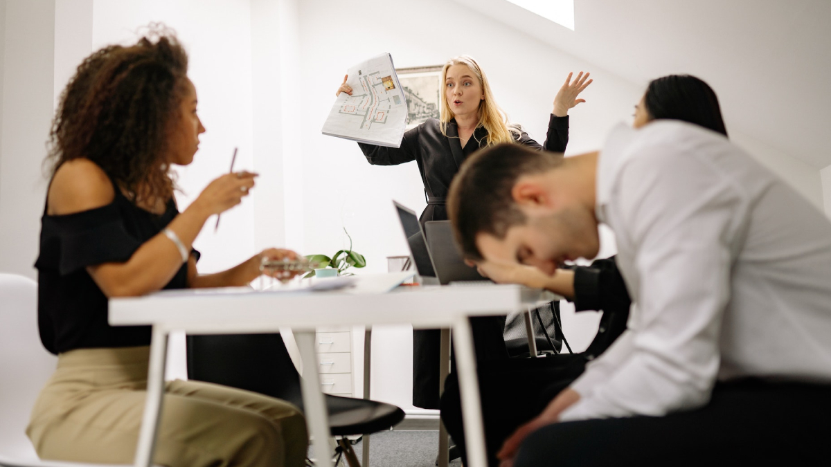 Reunião de trabalho com pouco entendimento