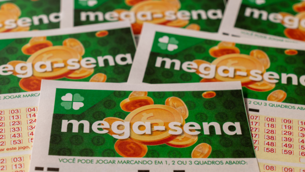 SÃO PAULO, SP - 24.10.2018: MEGA SENA ACUMULOU E PAGARÁ 20 MILHÕES - There  was no match for the 2090 mega-sena contest that was drawn yesterday (23).  The six dozen drawn were