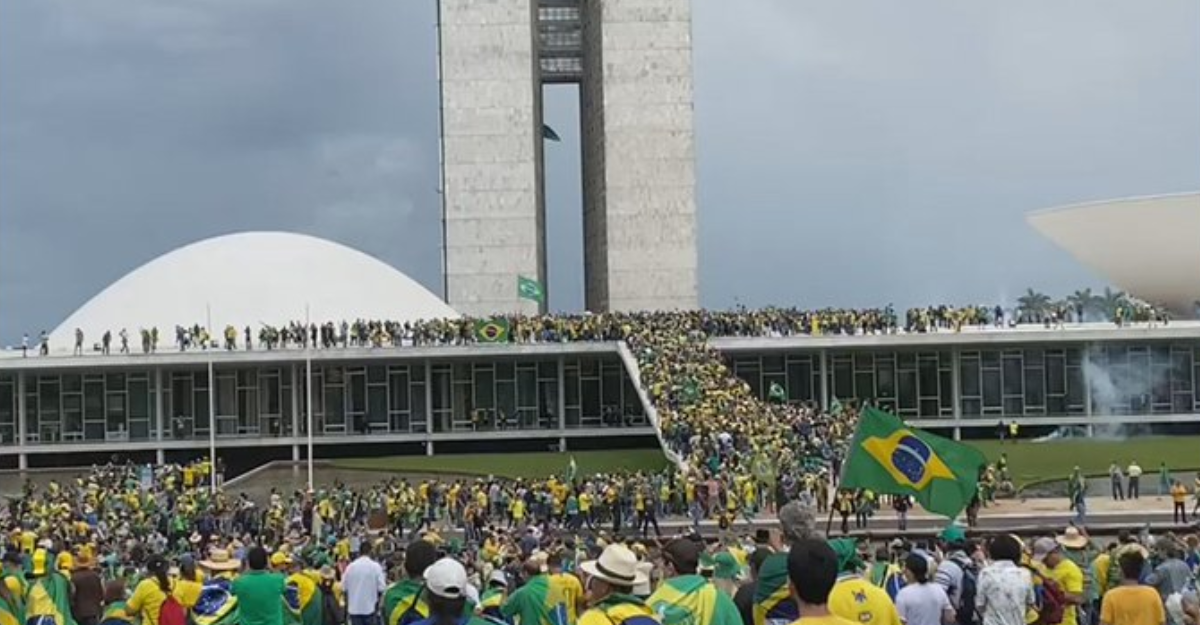 Bolsonaristas radicais invadem o Congresso