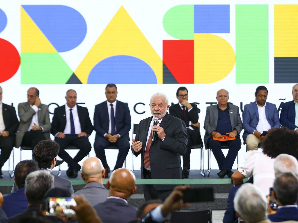 O presidente Luiz Inácio Lula da Silva participa de encontro com dirigentes de centrais sindicais, no Palácio do Planalto.