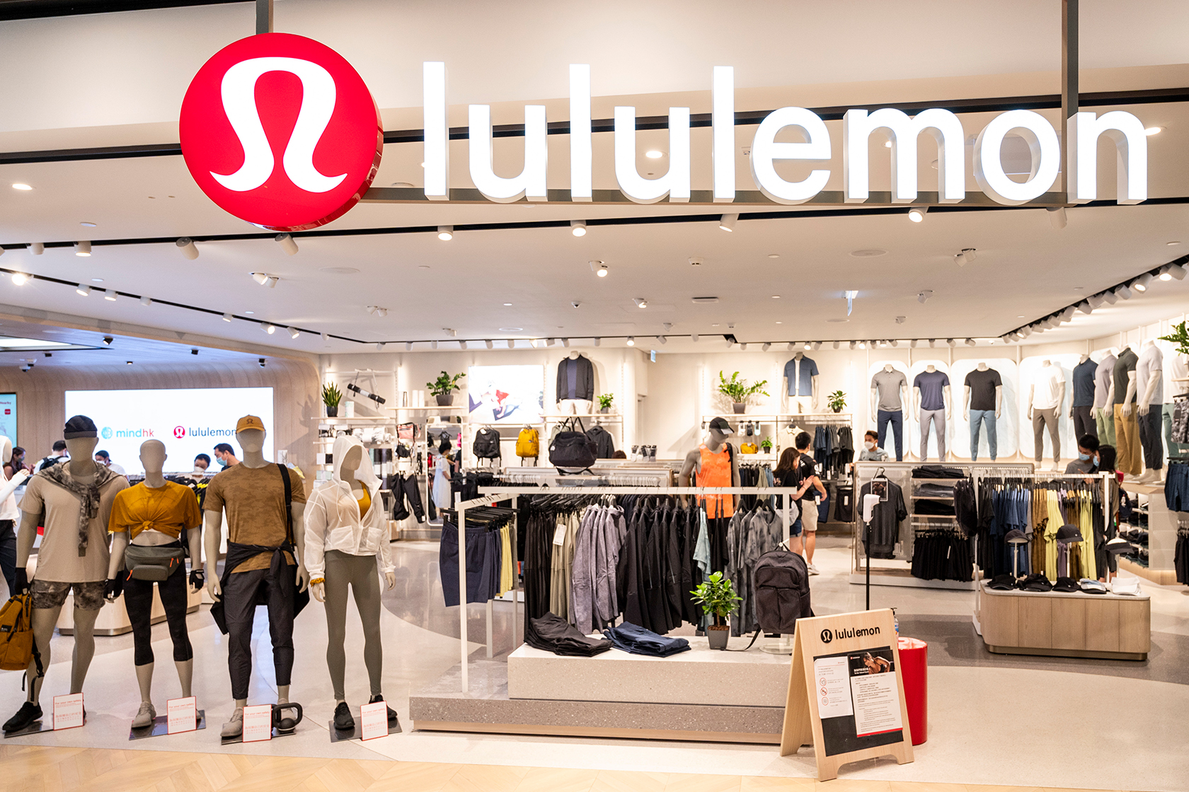 Lululemon fecha o ano com aumento de dois dígitos nas vendas