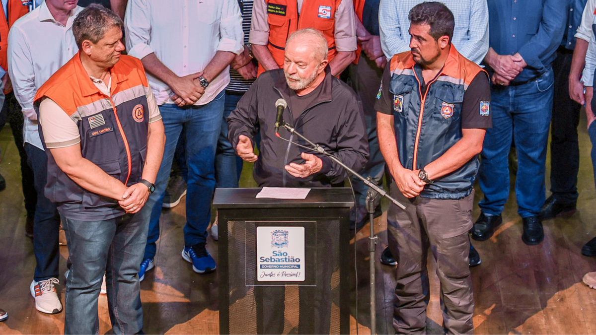 Presidente da República, Luiz Inácio Lula da Silva, durante visita de apoio à cidade de São Sebastião (SP) em decorrência das enchentes.