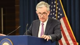Powell diz o que precisa acontecer para os juros caírem nos EUA