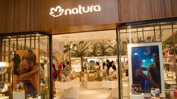 Mesmo mesmo com fim da exclusividade, Natura (NTCO3) negocia a venda da Avon Internacional com a IG4