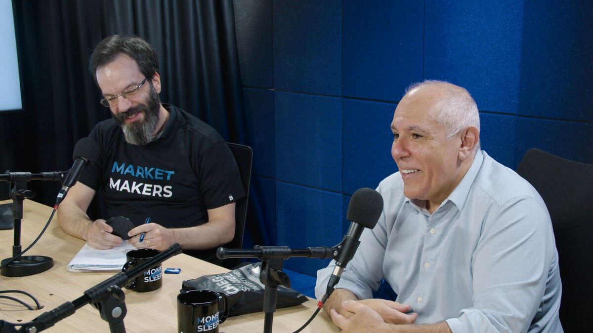 O professor de Economia no Insper, Roberto Dumas Damas, e o gestor da Dahlia Capital, José Rocha, falam sobre dólar e yuan