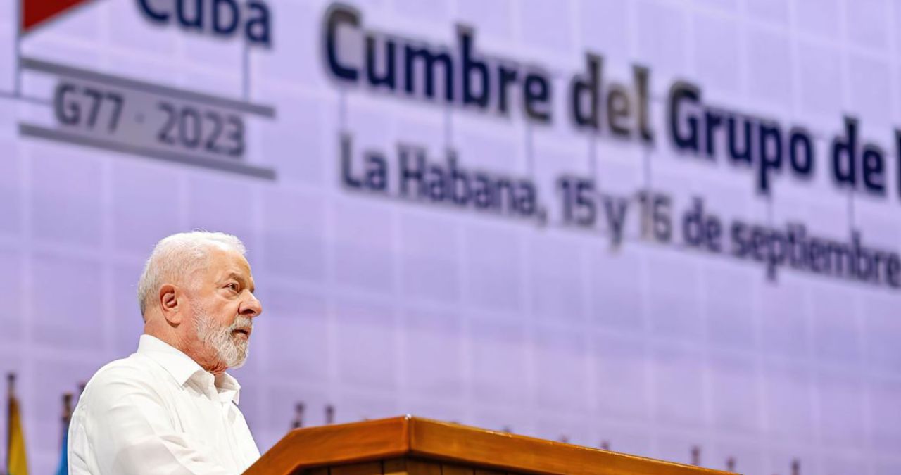 Presidente Lula, em viagem a Cuba