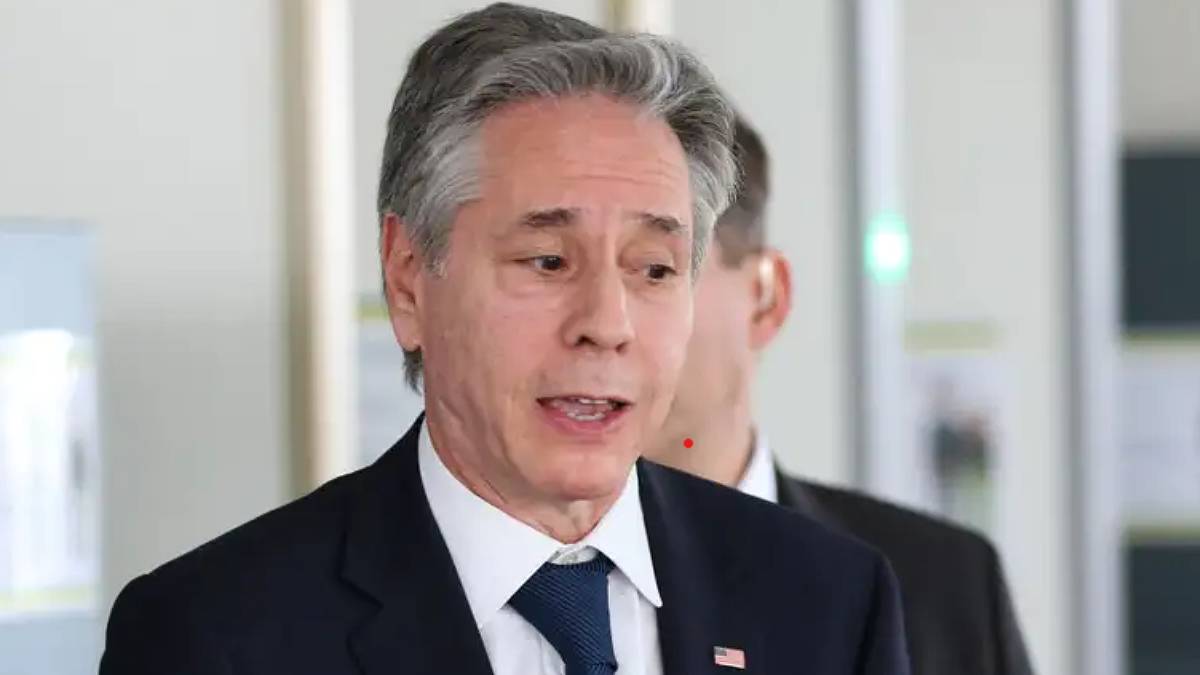 O secretário de Estado norte-americano, Antony Blinken, chega ao Palácio do Planalto escoltado para encontro com Lula