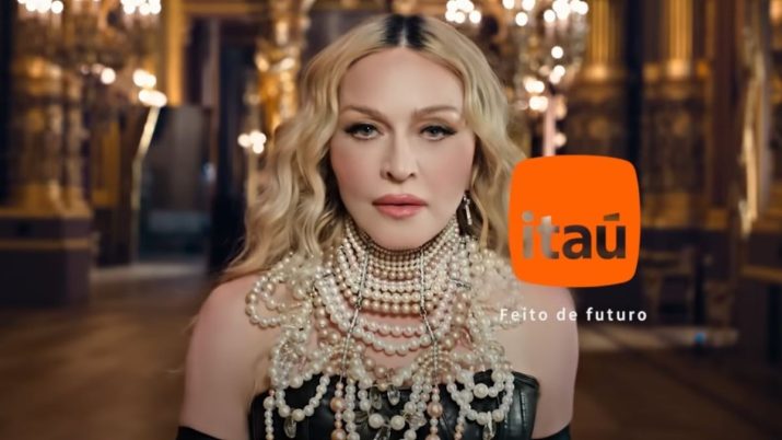 A cantora Madonna, que estrelou a campanha de 100 anos do Itaú (ITUB4)