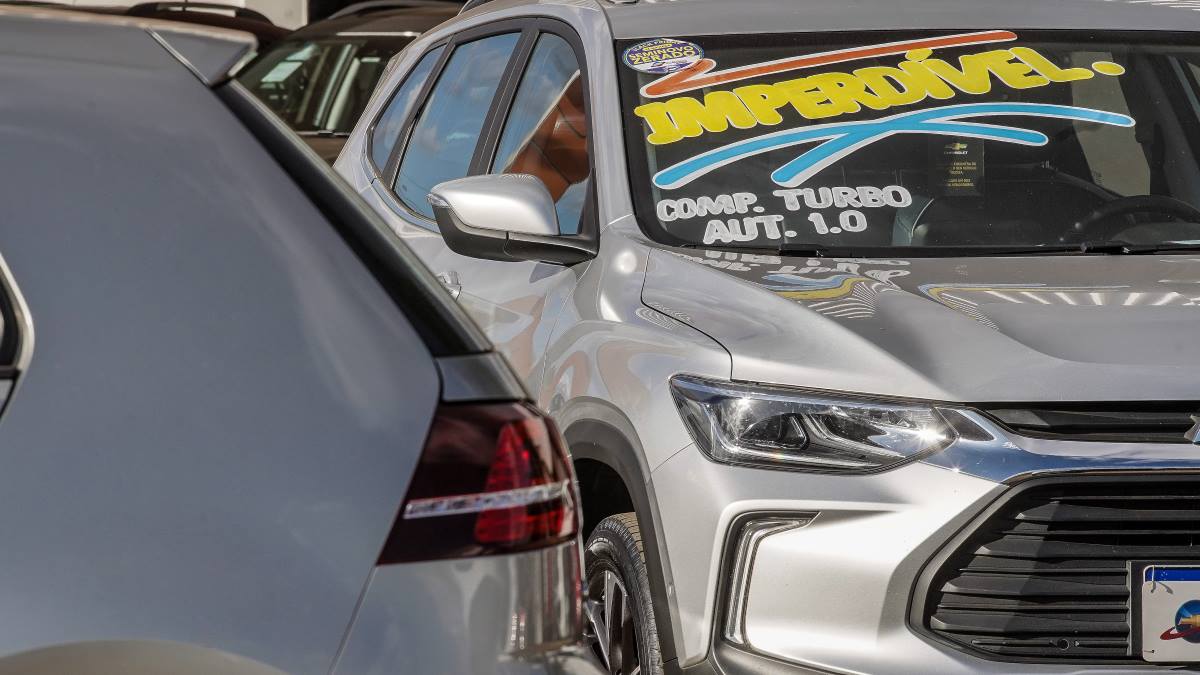 Carro à venda em concessionária