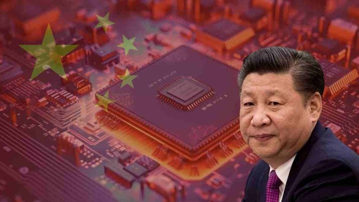 Xi Jinping, presidente da China, com um chip semicondutor ao fundo