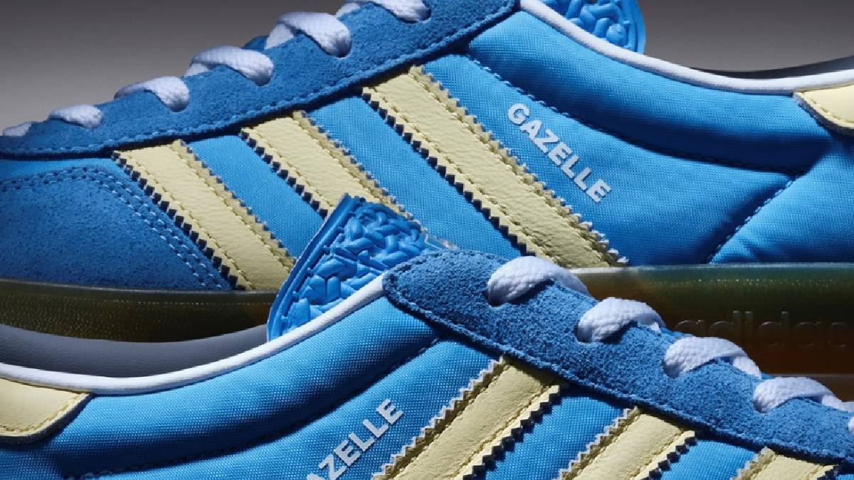 Close do modelo te tênis Adidas Gazelle em azul e amarelo