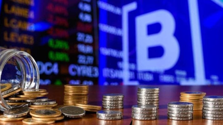 Embraer (EMBR3), Yduqs (YDUQ3) e Petz (PETZ3) são as maiores altas da bolsa em dia de ganho de 1% do Ibovespa