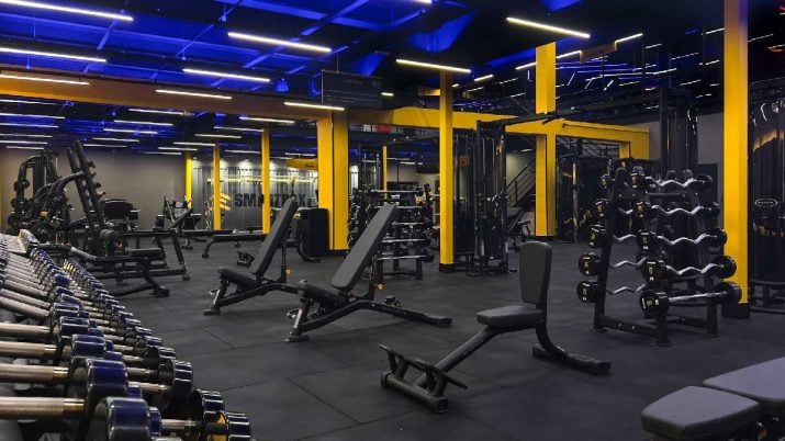 Interior da academia SmartFit