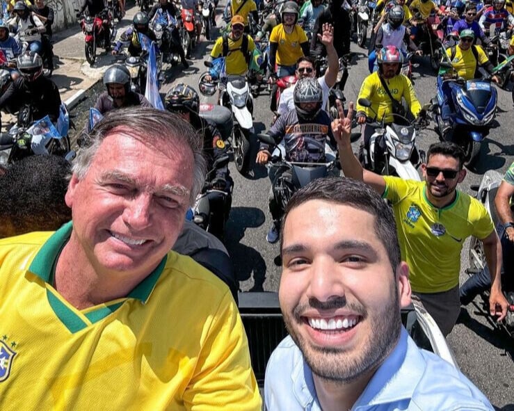 Bolsonaro e André Fernandes em motocarreata em Fortaleza - Imagem: Reprodução/Instagram/André Fernandes 