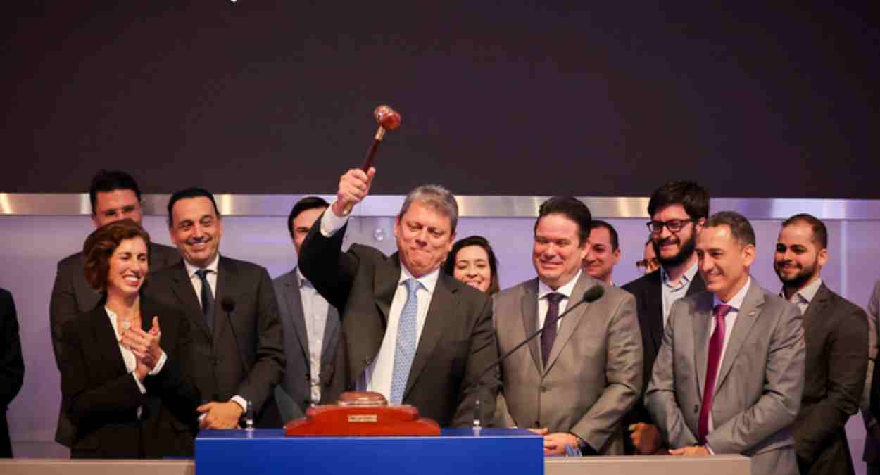 Governador de São Paulo, Tarcísio de Freitas (Republicanos), no leilão das loterias estaduais